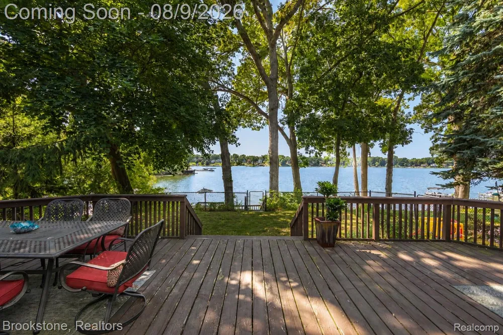 3235 McCORMICK Drive Waterford Charter Township, MI 48328