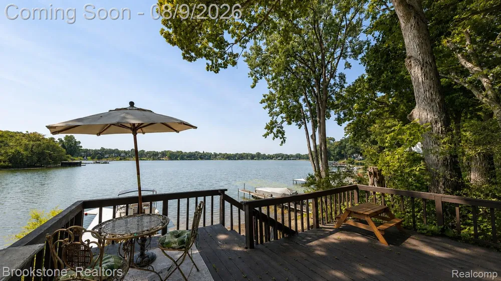 3235 McCORMICK Drive Waterford Charter Township, MI 48328