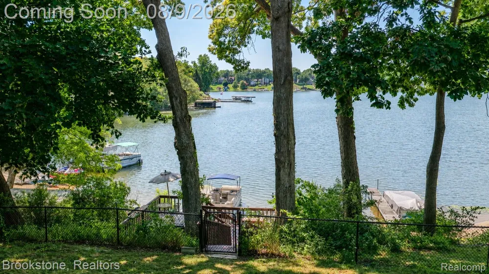 3235 McCORMICK Drive Waterford Charter Township, MI 48328