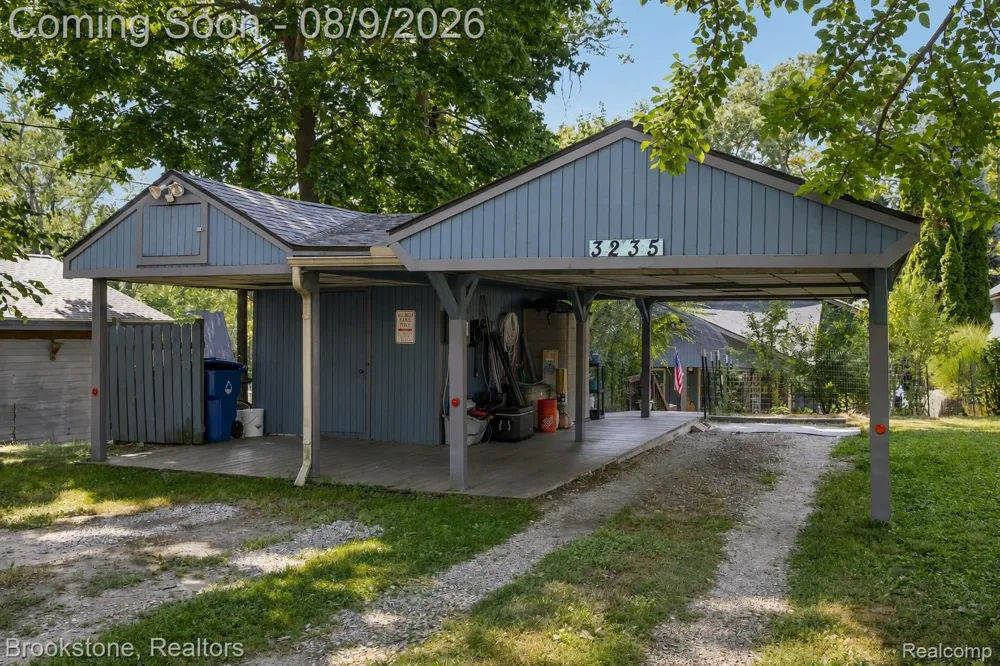3235 McCORMICK Drive Waterford Charter Township, MI 48328