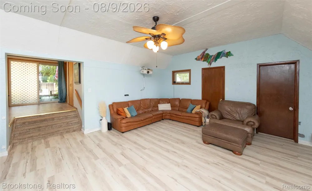 3235 McCORMICK Drive Waterford Charter Township, MI 48328