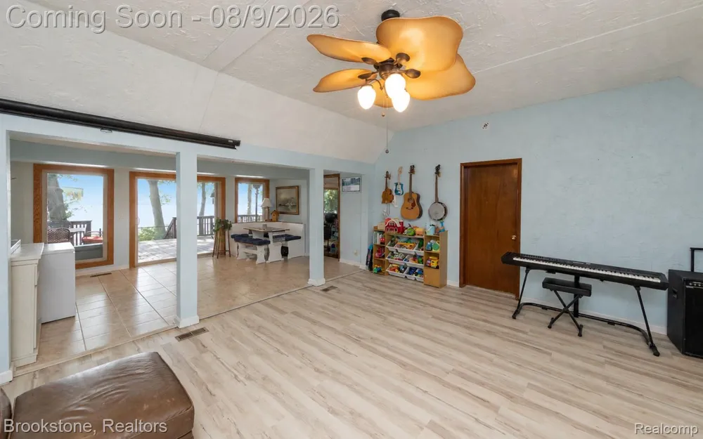 3235 McCORMICK Drive Waterford Charter Township, MI 48328