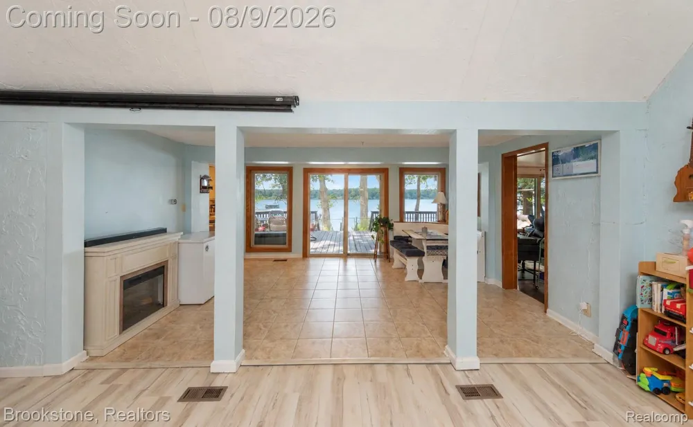 3235 McCORMICK Drive Waterford Charter Township, MI 48328