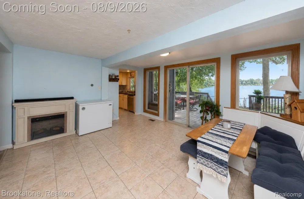 3235 McCORMICK Drive Waterford Charter Township, MI 48328