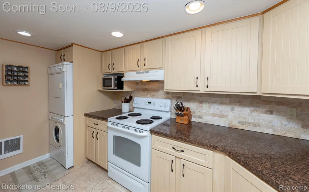 3235 McCORMICK Drive Waterford Charter Township, MI 48328