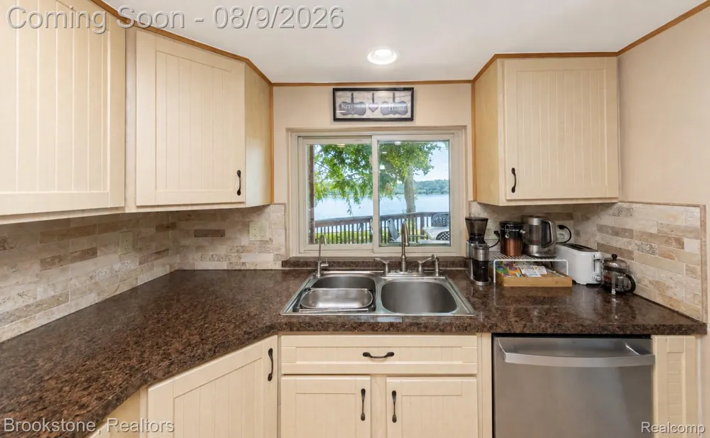 3235 McCORMICK Drive Waterford Charter Township, MI 48328