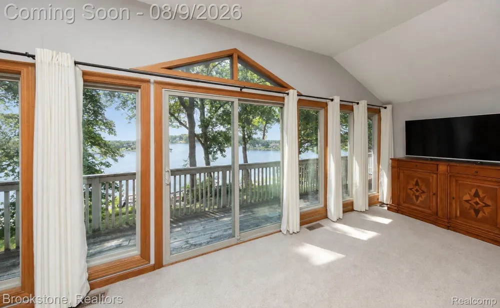 3235 McCORMICK Drive Waterford Charter Township, MI 48328
