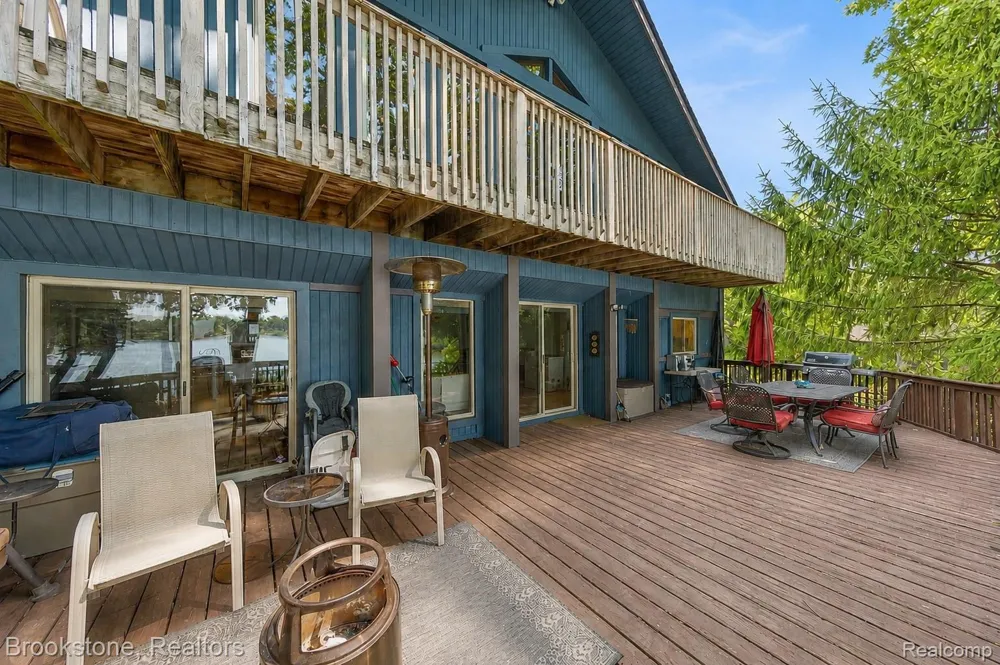 3235 McCORMICK Drive Waterford Charter Township, MI 48328