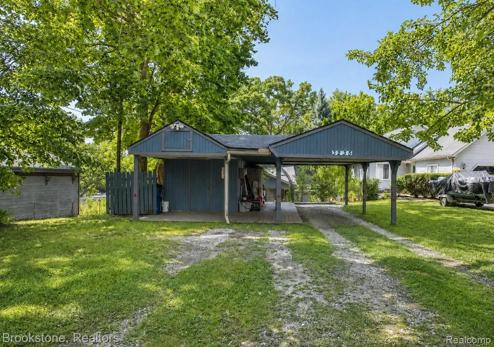 3235 McCORMICK Drive Waterford Charter Township, MI 48328