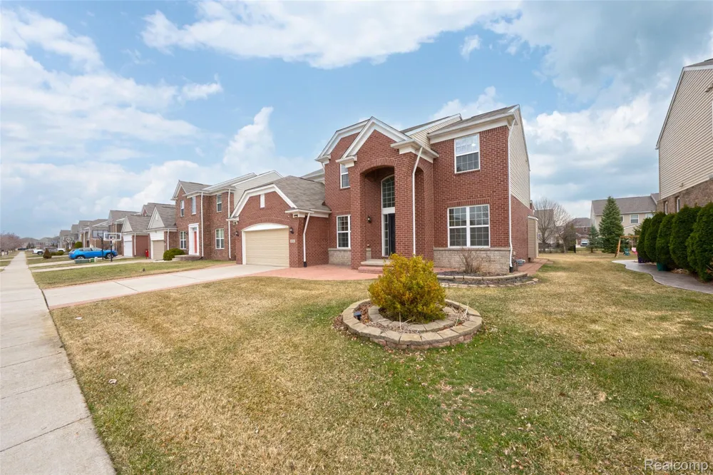 49184 Gracechurch Road Macomb Township, MI 48044