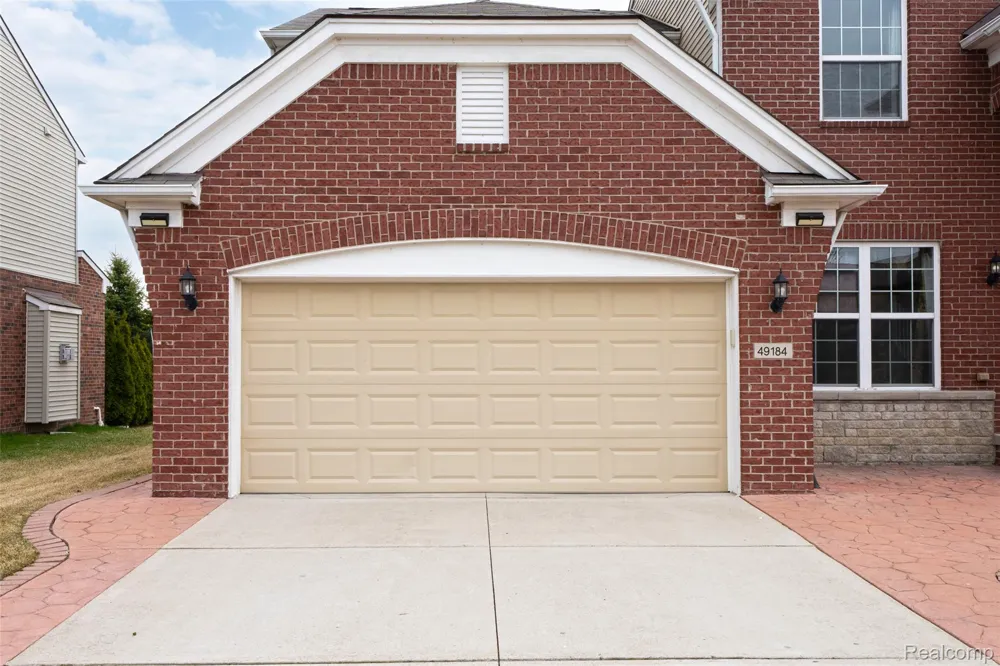 49184 Gracechurch Road Macomb Township, MI 48044