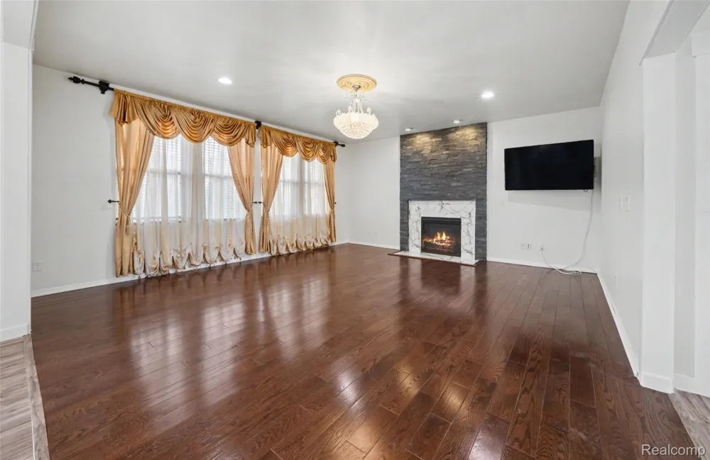 49184 Gracechurch Road Macomb Township, MI 48044
