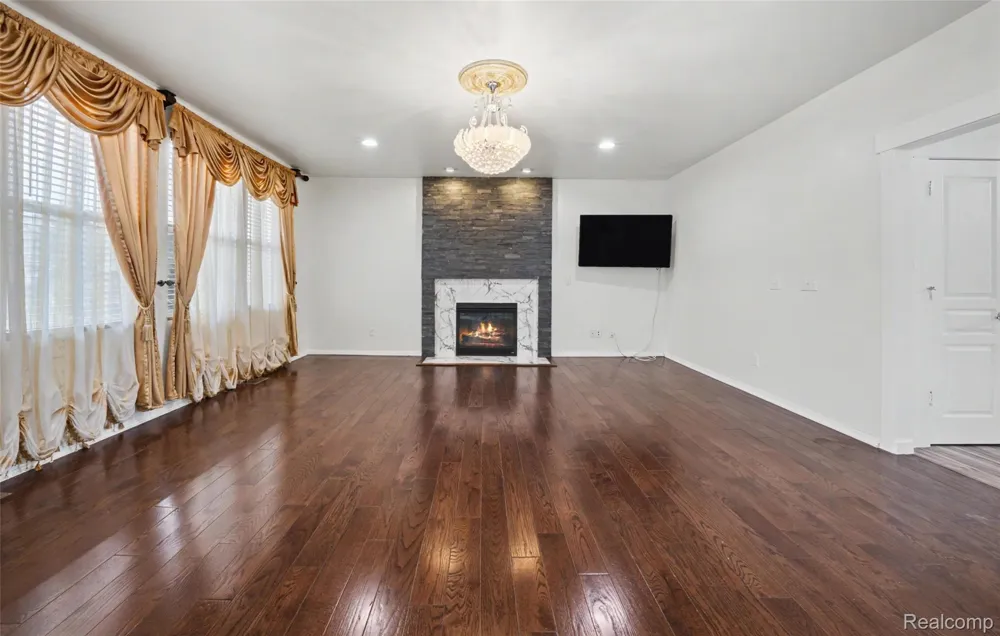 49184 Gracechurch Road Macomb Township, MI 48044