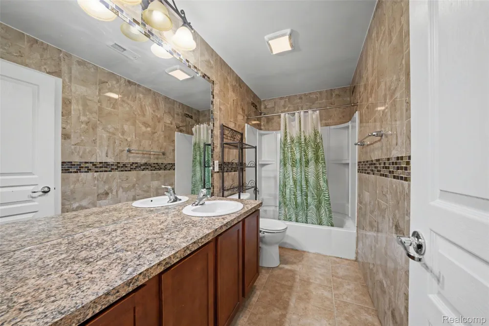 49184 Gracechurch Road Macomb Township, MI 48044
