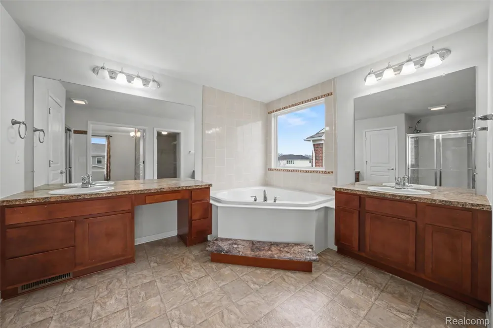49184 Gracechurch Road Macomb Township, MI 48044