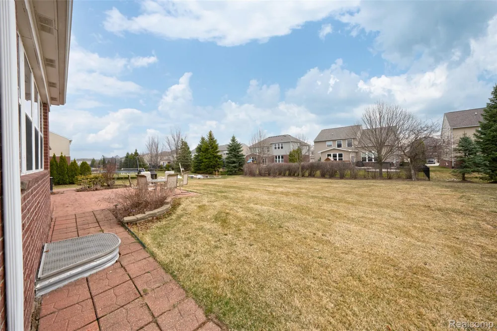 49184 Gracechurch Road Macomb Township, MI 48044