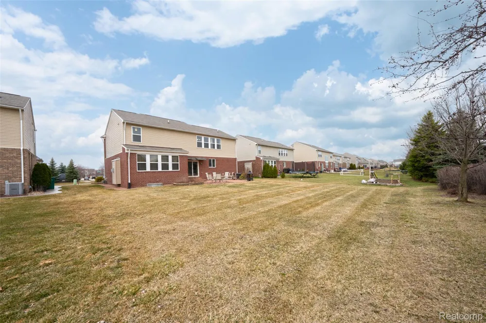 49184 Gracechurch Road Macomb Township, MI 48044