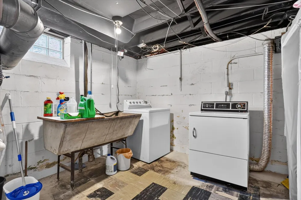 15640 Stricker Avenue Eastpointe City, MI 48021