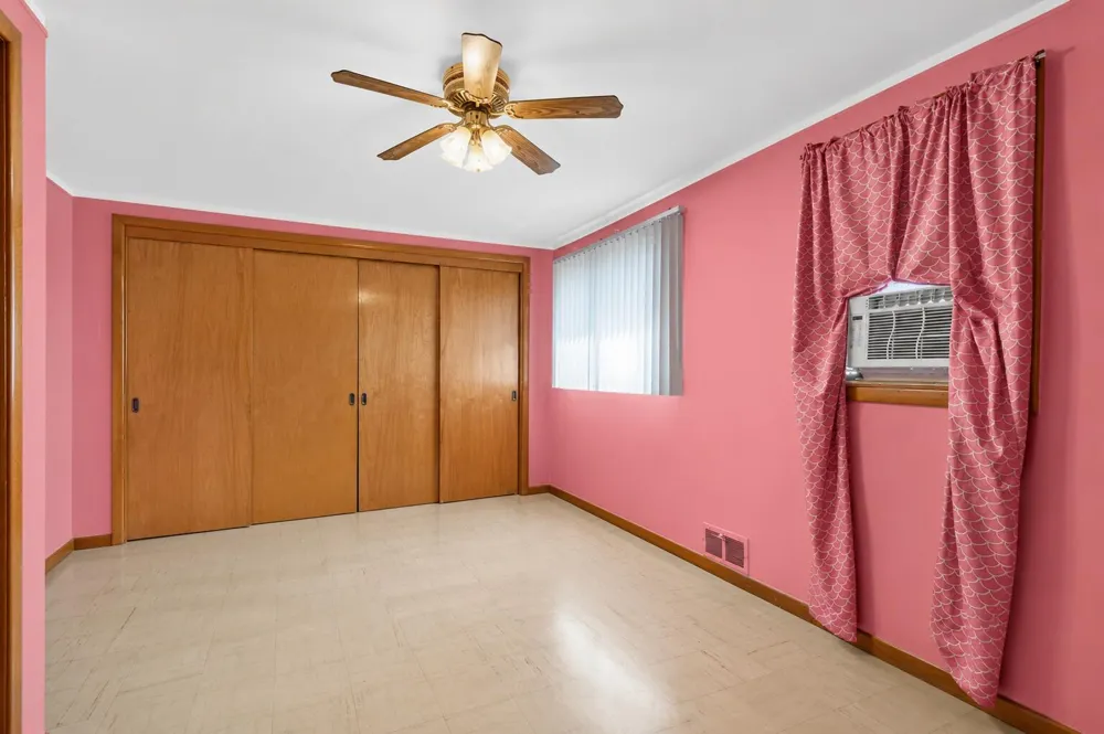 15640 Stricker Avenue Eastpointe City, MI 48021