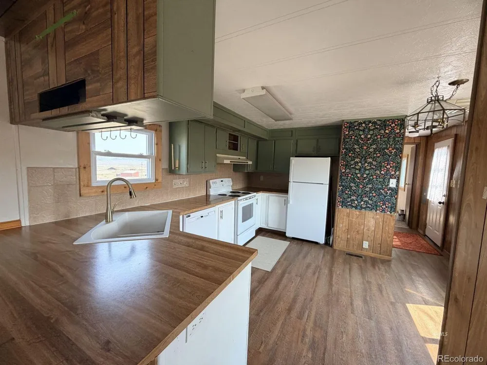 2000 County Road 241 Westcliffe, CO 81252
