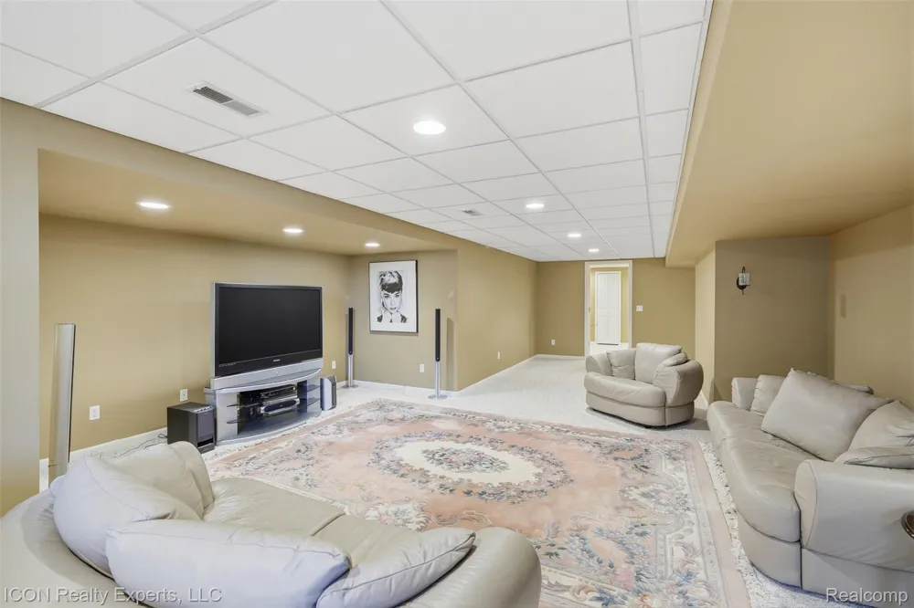9211 Meadow Ridge Grand Blanc Charter Township, MI 48439