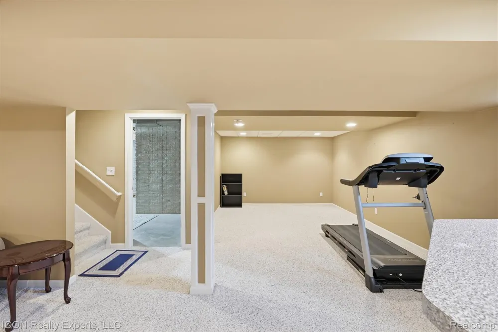 9211 Meadow Ridge Grand Blanc Charter Township, MI 48439