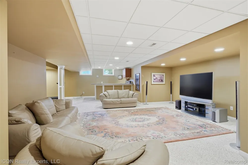 9211 Meadow Ridge Grand Blanc Charter Township, MI 48439