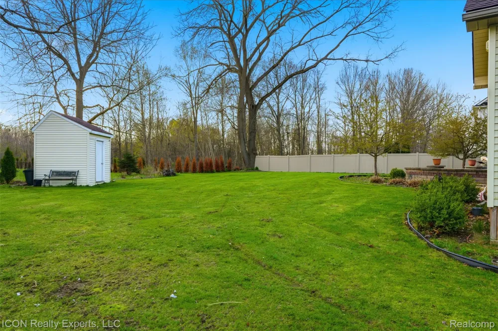9211 Meadow Ridge Grand Blanc Charter Township, MI 48439