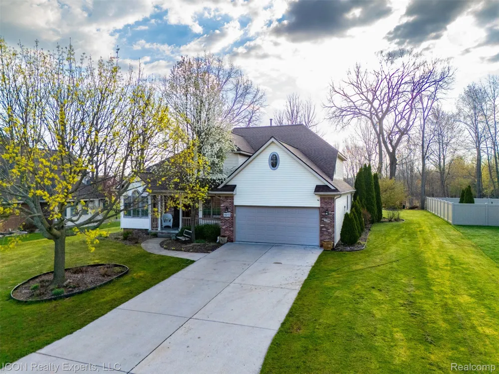 9211 Meadow Ridge Grand Blanc Charter Township, MI 48439
