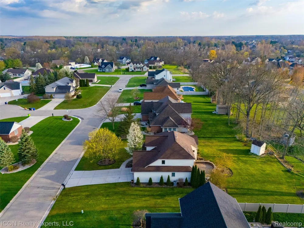9211 Meadow Ridge Grand Blanc Charter Township, MI 48439