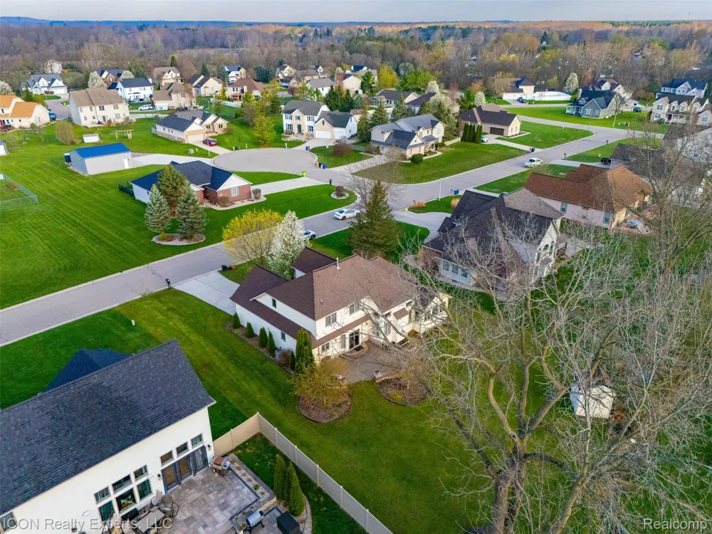 9211 Meadow Ridge Grand Blanc Charter Township, MI 48439