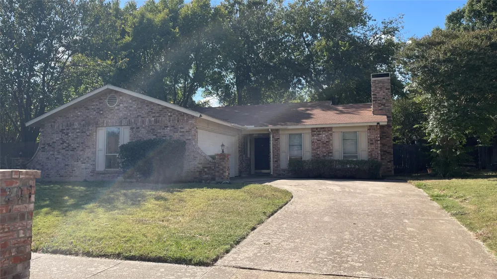 3201 Willow Bend Bedford, TX 76021