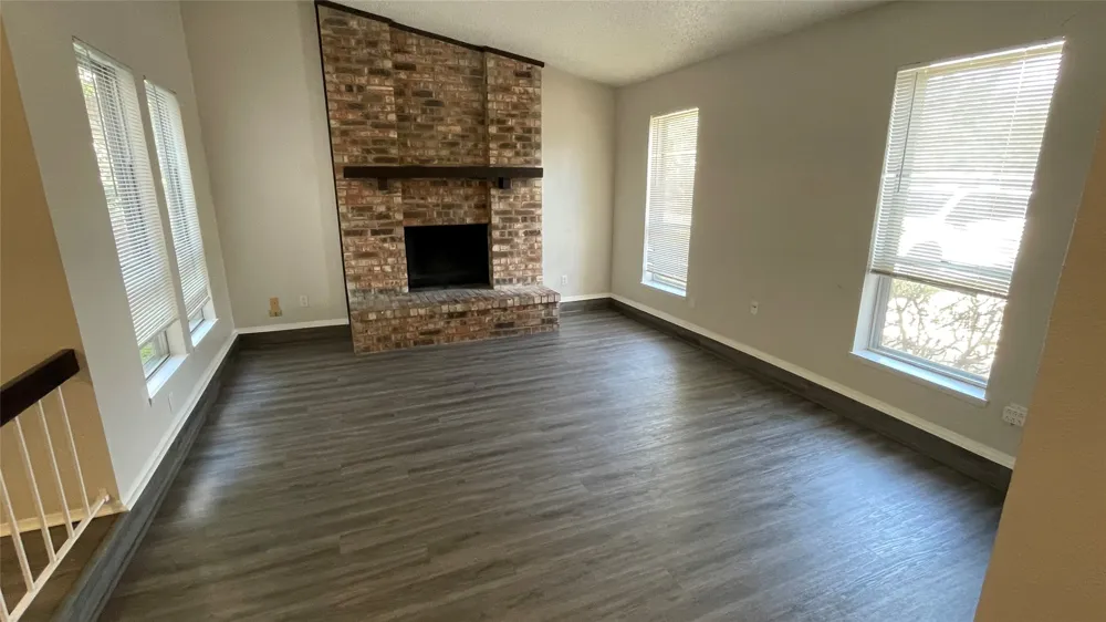 3201 Willow Bend Bedford, TX 76021