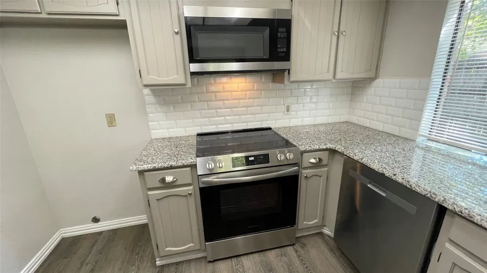 3201 Willow Bend Bedford, TX 76021
