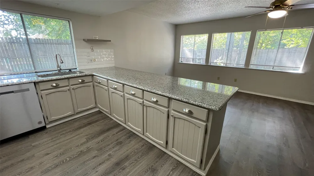 3201 Willow Bend Bedford, TX 76021