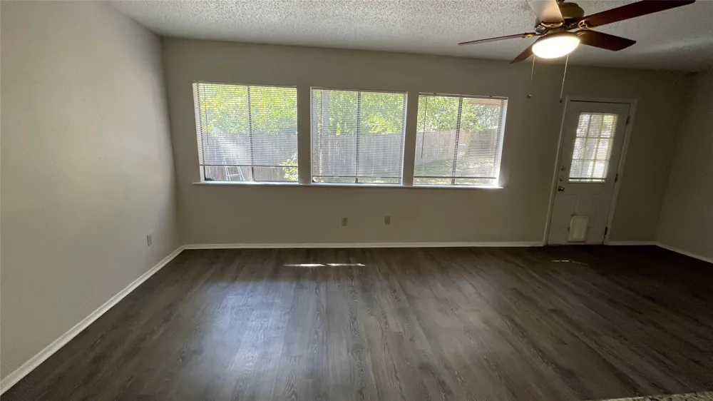 3201 Willow Bend Bedford, TX 76021