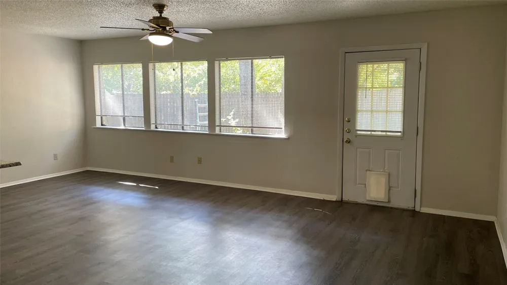 3201 Willow Bend Bedford, TX 76021
