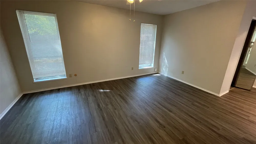 3201 Willow Bend Bedford, TX 76021