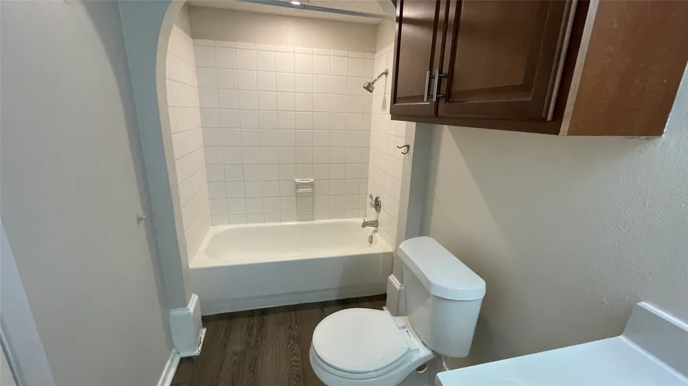 3201 Willow Bend Bedford, TX 76021