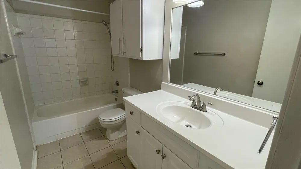 3201 Willow Bend Bedford, TX 76021