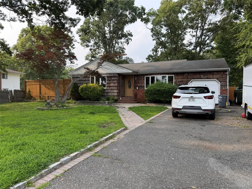 2109 Orinoco Drive West Islip, NY 11795