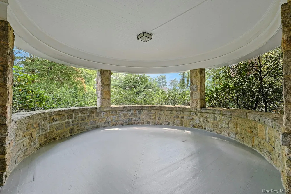 215 Soundview Avenue White Plains, NY 10606