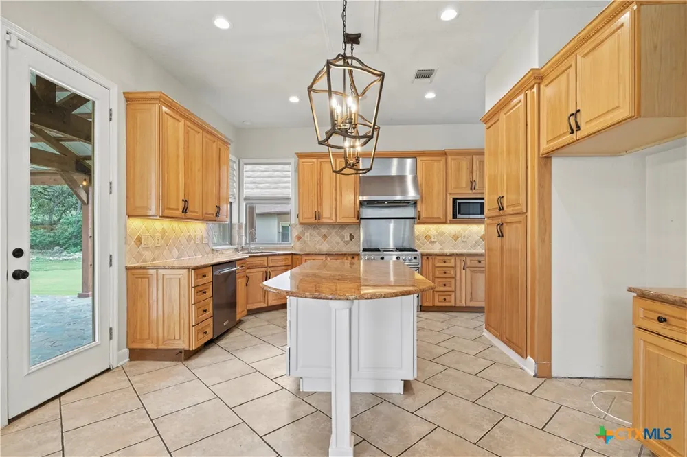 17 Horseshoe Court New Braunfels, TX 78132