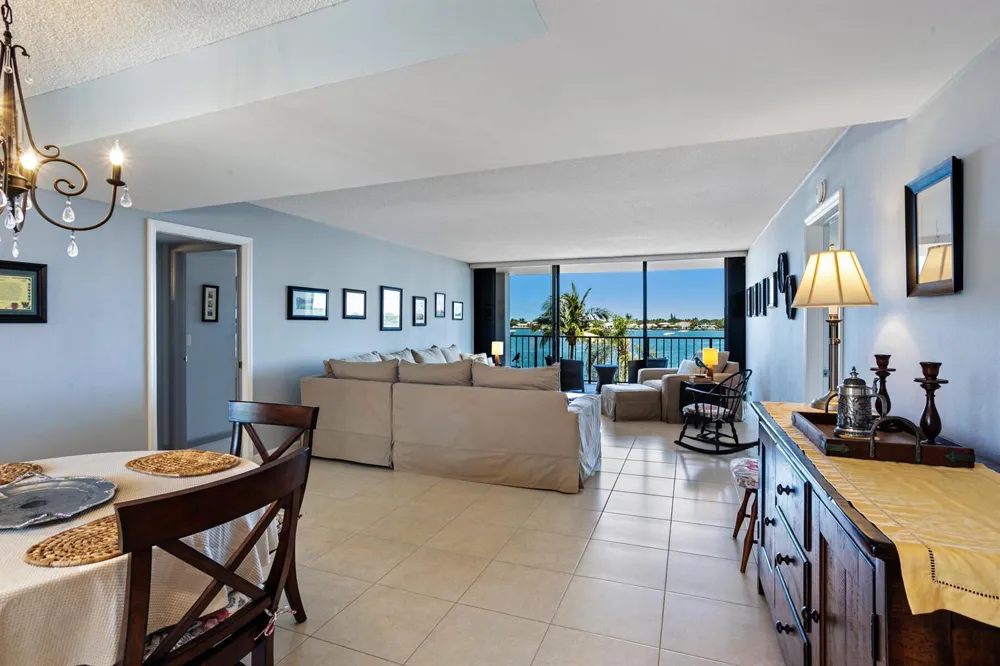 130 LAKESHORE DRIVE #322 North Palm Beach, FL 33408