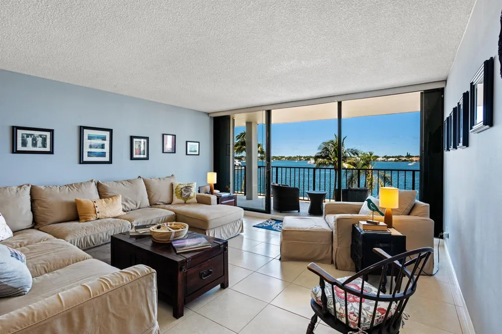 130 LAKESHORE DRIVE #322 North Palm Beach, FL 33408