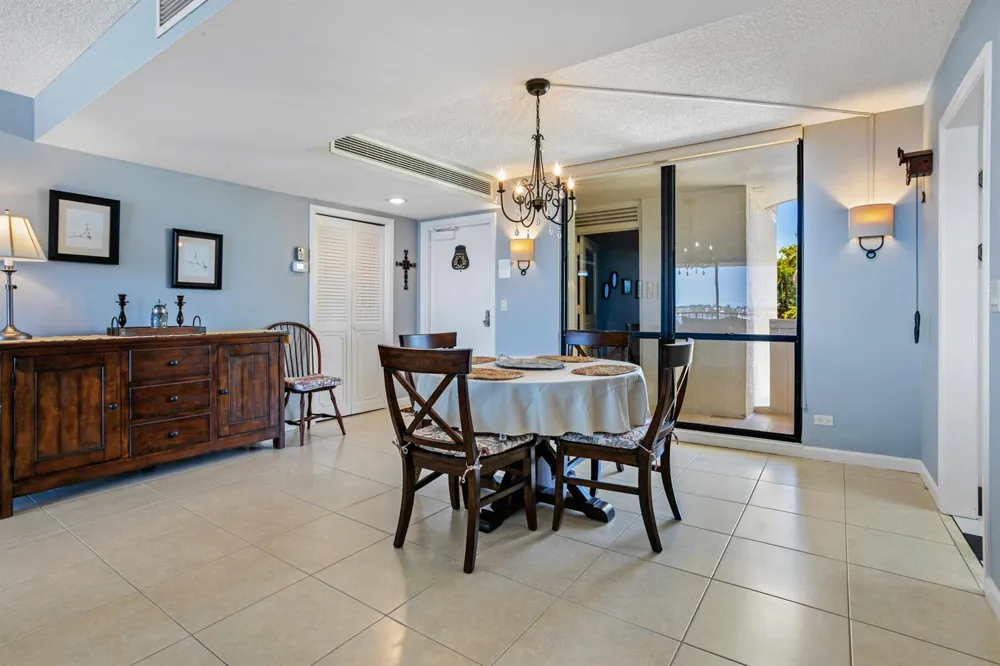130 LAKESHORE DRIVE #322 North Palm Beach, FL 33408