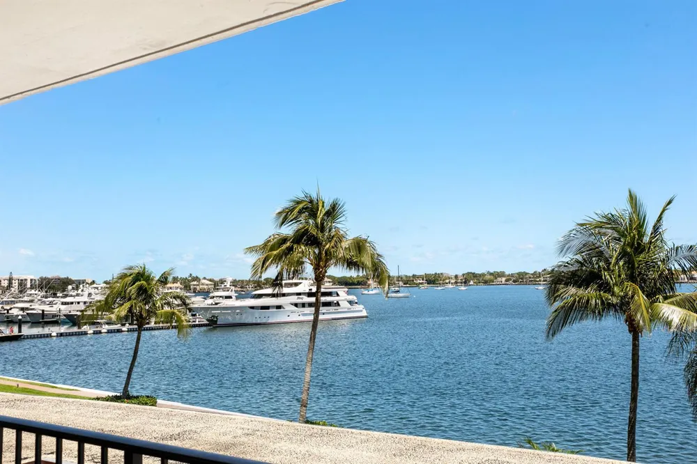 130 LAKESHORE DRIVE #322 North Palm Beach, FL 33408