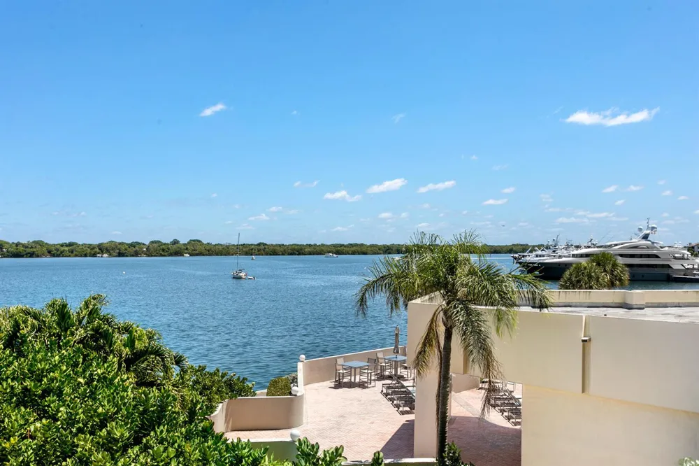 130 LAKESHORE DRIVE #322 North Palm Beach, FL 33408