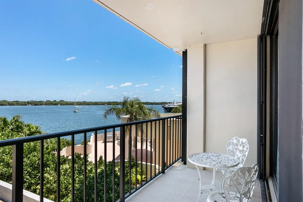 130 LAKESHORE DRIVE #322 North Palm Beach, FL 33408