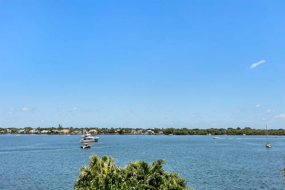 130 LAKESHORE DRIVE #322 North Palm Beach, FL 33408